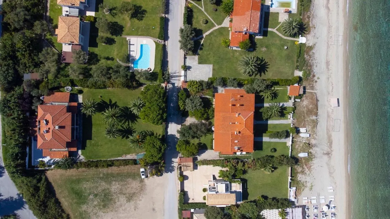 Villa Delta 2 - Steps To Beach And Mamalouka Blue Carpet 하니오티