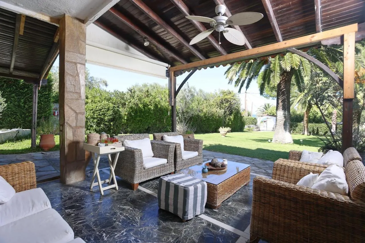Villa Delta 2 - Steps To Beach And Mamalouka Blue Carpet 하니오티