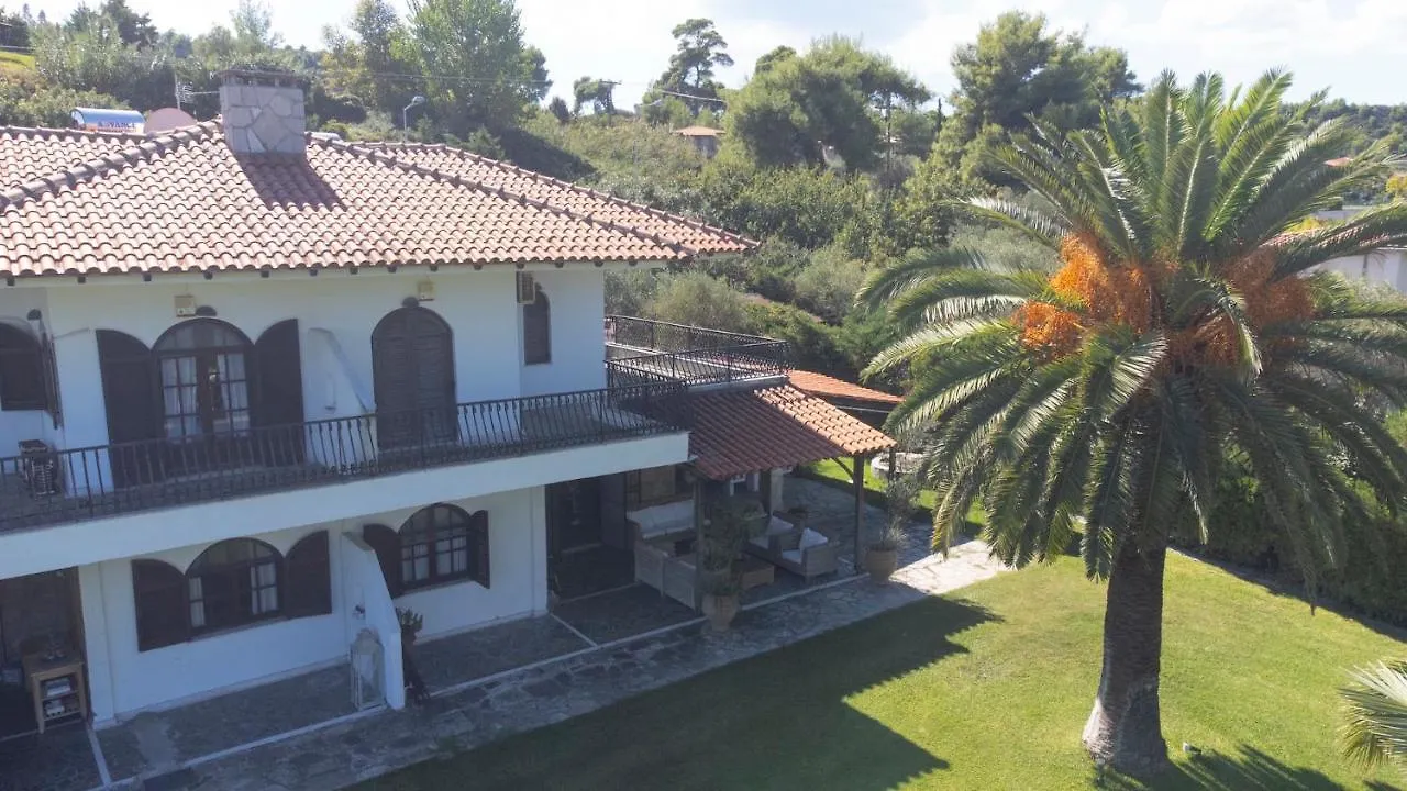 Villa Delta 2 - Steps To Beach And Mamalouka Blue Carpet 하니오티