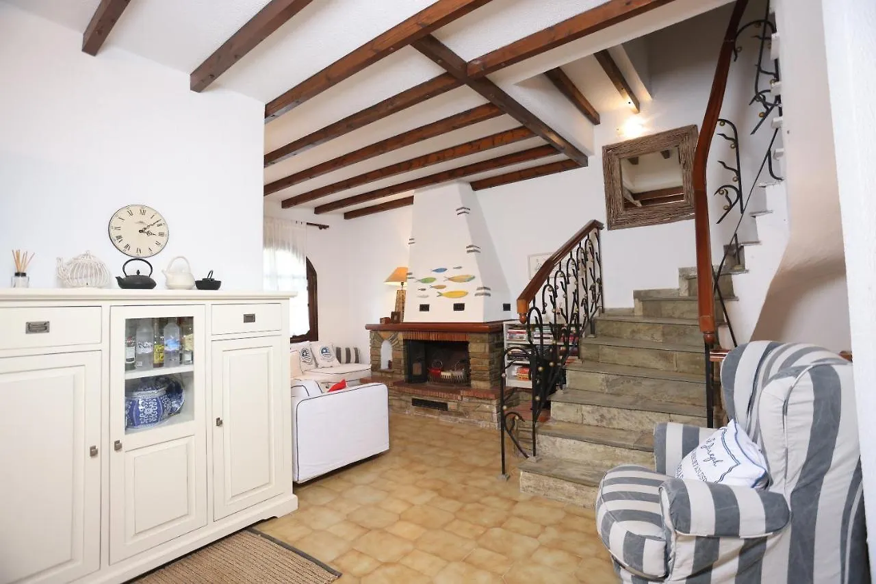 Villa Delta 2 - Steps To Beach And Mamalouka Blue Carpet 하니오티