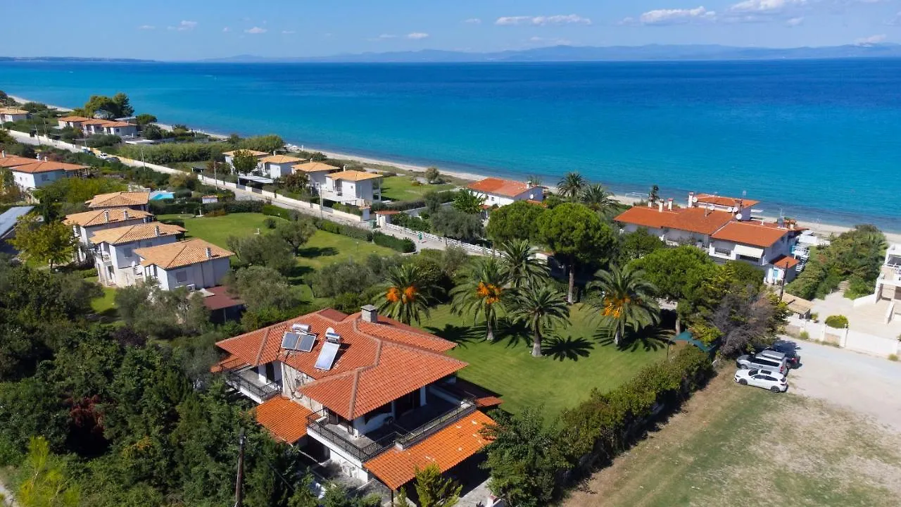 Villa Delta 2 - Steps To Beach And Mamalouka Blue Carpet 하니오티