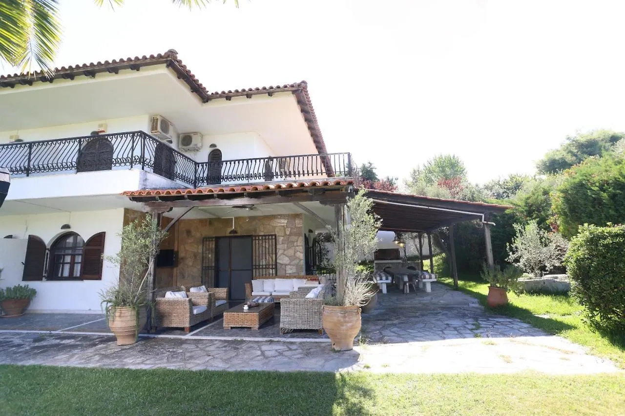 Villa Delta 2 - Steps To Beach And Mamalouka Blue Carpet 하니오티